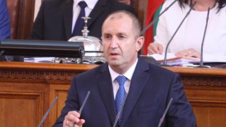 Радев с тревога: Времето за промяна изтича, както "изтичат" и младите