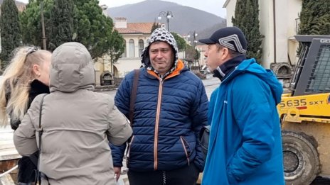 Четири месеца след потола жителите на "Елените" все още са без ток и вода 