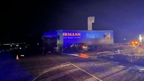 Двама загинаха на пътя
