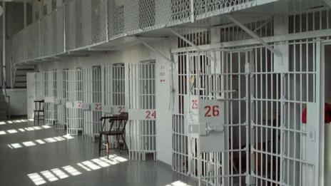 Повече надзиратели в затворите, но от следващата година