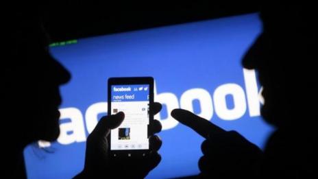 Италия забрани публикуването на детски снимки във Facebook