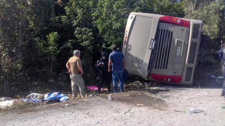 Дванайсет жертви при автобусна катастрофа в Мексико  