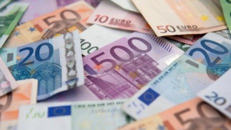 Във Франция спипаха мъж със 79 000 евро в стомаха