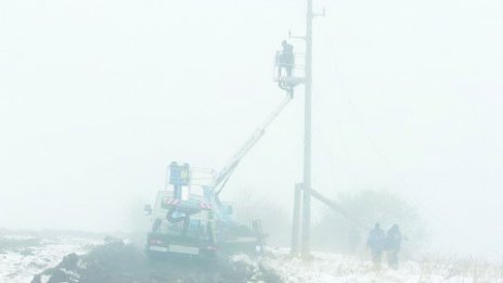 Затворени пътища затрудняват отстраняването на авариите в Североизточна България