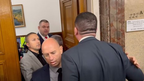 Жесток скандал в НС между Пеевски и Мирчев ВИДЕО