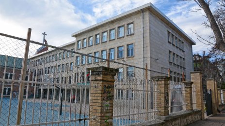 Няма яснота кога ще завърши ремонтът на ОУ &bdquo;Св. Св. Кирил и Методий&ldquo; във Варна