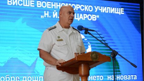 Обучава родните моряци за работа с белгийските минни ловци