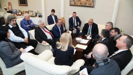 Властта отстъпи на превозвачите