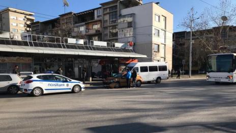 Шофьорка удари три коли в Пловдив, бременна жена е в болница