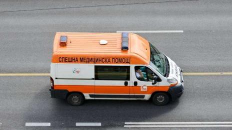 Автобус с деца катастрофира край Долно Камарци