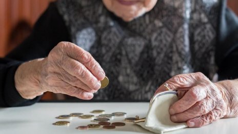 От 1 януари всеки трети пенсионер ще е под линията на бедност от 504 лв.