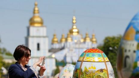 Киев се украси с писани яйца