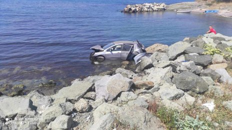 Мъжът, който скочи с колата си в морето, се е хвърлил от 6-ия етаж на болницата в Бургас