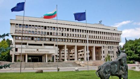 Спипаха човек на Външно с контрабанда, Захариева го наказа