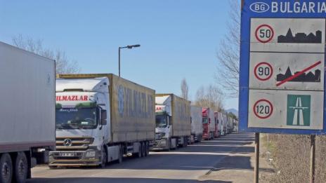 Спират движението през ГКПП Капитан Андреево тази нощ