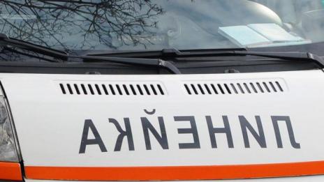 Клошар почина на спирка пред болницата