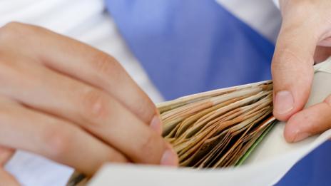 Конституционният съд позволи на работодателите да бавят заплати