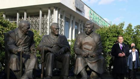 Откриха паметник на Чърчил, Рузвелт и Сталин в Ялта