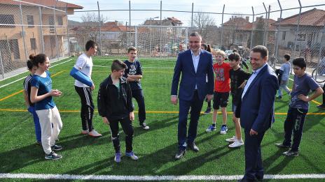 Иван Портних откри новото спортно игрище във Виница