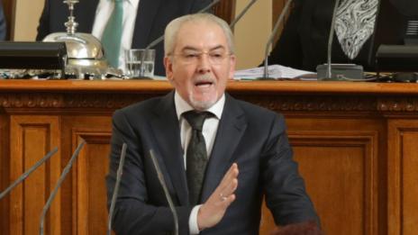 Местан смъмри Радан, скочи на Патриотите: Фашисти!