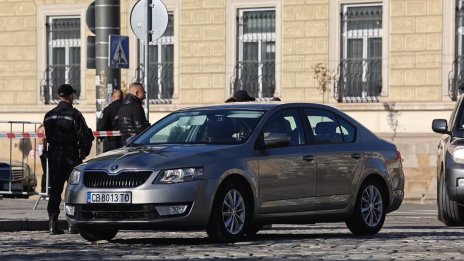 Забраниха на Радев да се вози на Шкода-та