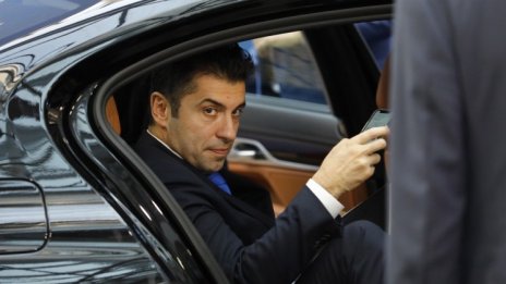 Петков вече без охрана от НСО – оставиха му сал една кола и един шофьор