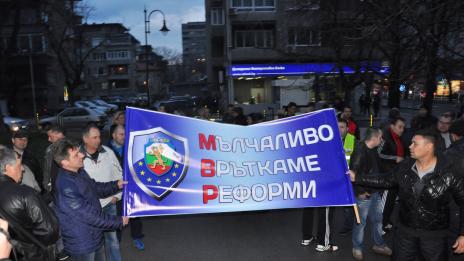 Около 200 служители на МВР  протестираха във Варна 