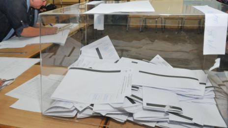 В 1128 населени места днес има балотаж