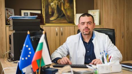 Проф. д-р Емил Ковачев, дмн, управител на СБАГАЛ - Варна: Тревожното е, че ражданията чрез цезарово сечение се увеличават