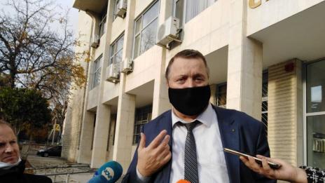 Майката, обвинена в убийството на двете си деца, остава в ареста