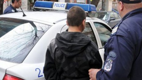 Спипаха младеж от разградско да обикаля с малко трева във Варна
