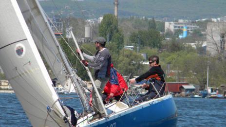 Варненският залив събира яхтите в клас Конрад 25 R за държавно първенство