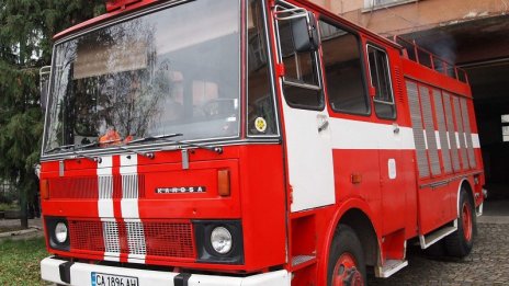 171 пожара гасиха за ден огнеборците в страната, две жени пострадаха