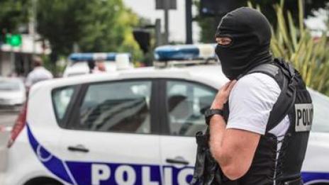 Мъж нападна с нож хора в Марсилия, има ранени