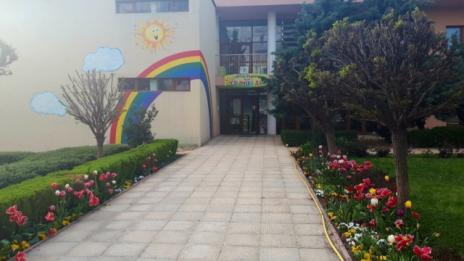 Затварят яслите и детските градини в цялата страна