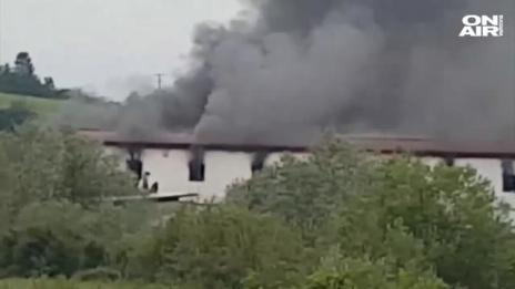 Пожар избухна в бежански център