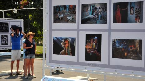 Фотографи от близo и далеч показват творби във Варна