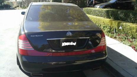 Чарли Шийн продава брониран Maybach