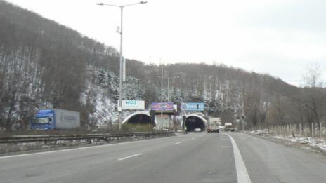 Ремонти и инциденти налагат бдителност по пътищата
