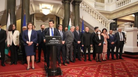 Кои са лицата в кабинета "Петков"