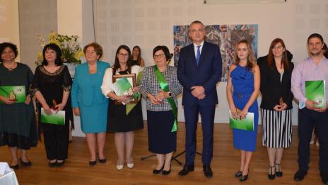 Призът „Достойна варненка“ е за д-р инж. Меглена Плугчиева и за проф. д-р Жанета Георгиева