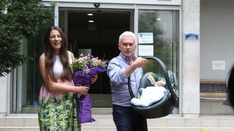 Търсят кръстник за малкия Волен