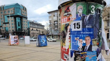Изтече срокът за премахване на политическата реклама, плакатите във Варна стоят