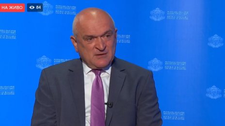 Премиерът отговаря на въпроси във Фейсбук (НА ЖИВО)
