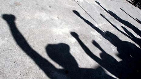 Мъж в кома след побой, близките му – на протест
