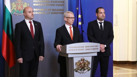 Кабинетът скочи на "Възраждане", Костадинов поиска национален ефир