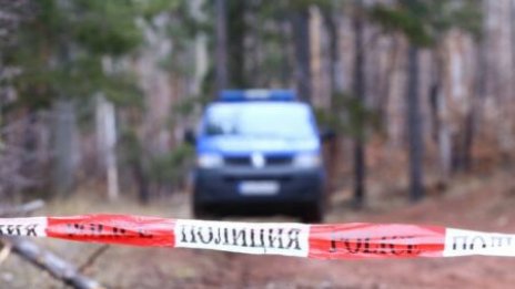Деца и бащите им, умъртвили зверски нежелан гост, ще лежат общо 38 г.