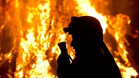 За ден горяха изоставена къща и избено помещение във Варна