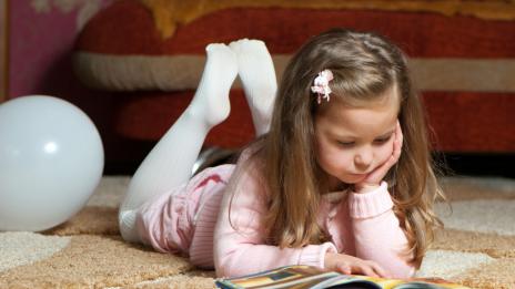 Децата, които растат в дом с много книги, печелят повече