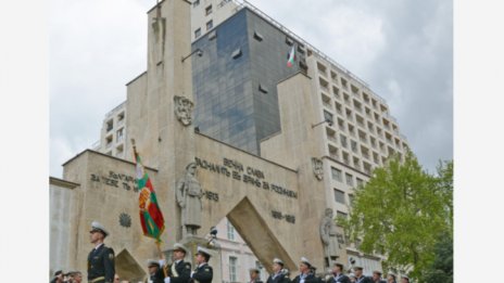 Варна отбелязва 9 май с военен ритуал и поднасяне на венци